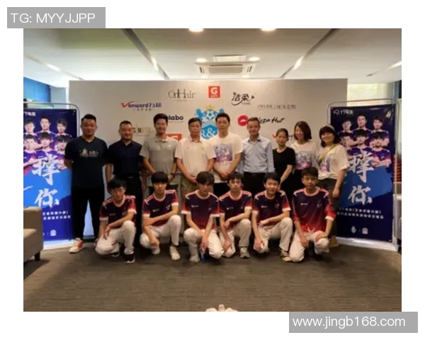 足球与CF的完美结合探讨如何提升球员竞技水平与团队协作能力